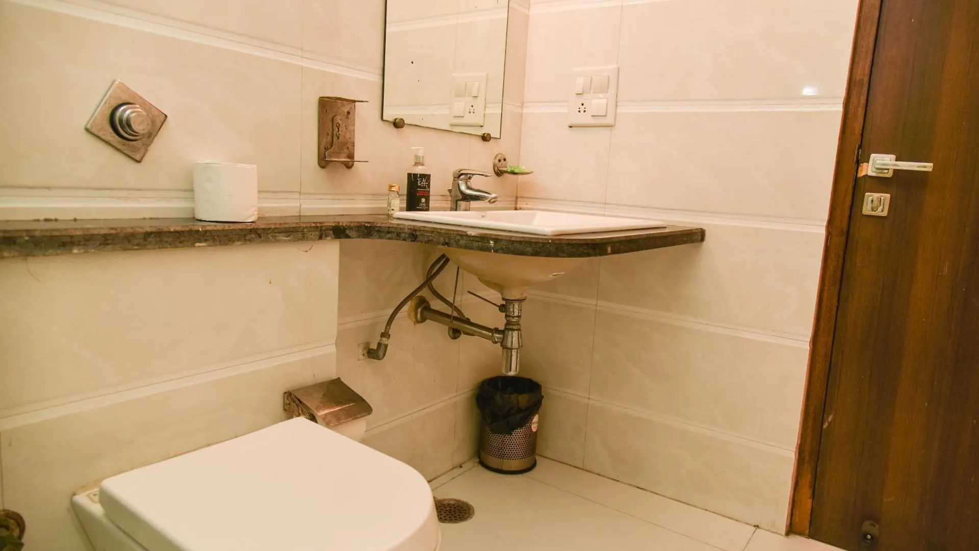 ***  Hotel Lyf Corporate Suites - Near Igi Airport New Delhi India