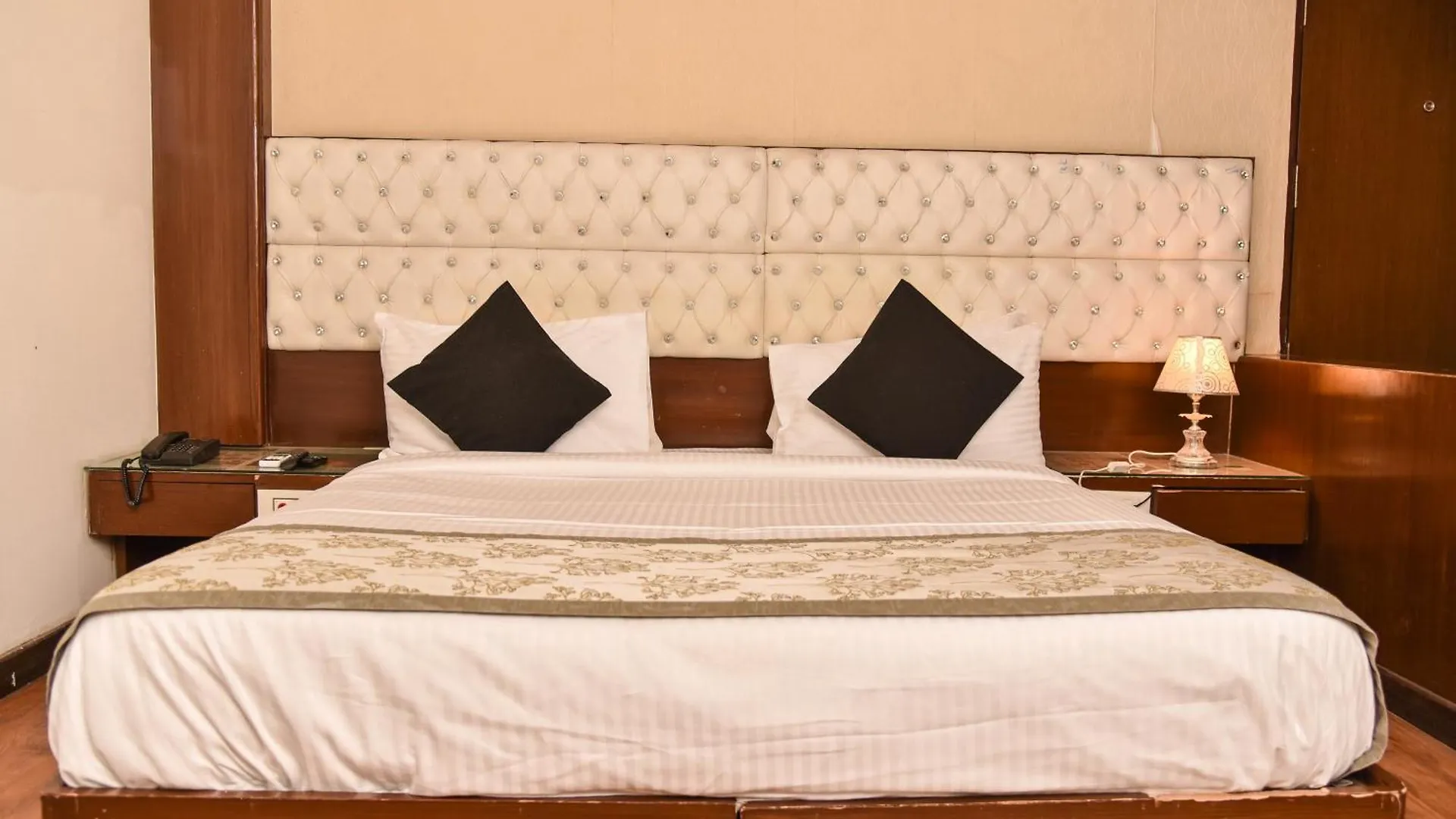 Hotel Lyf Corporate Suites - Near Igi Airport New Delhi