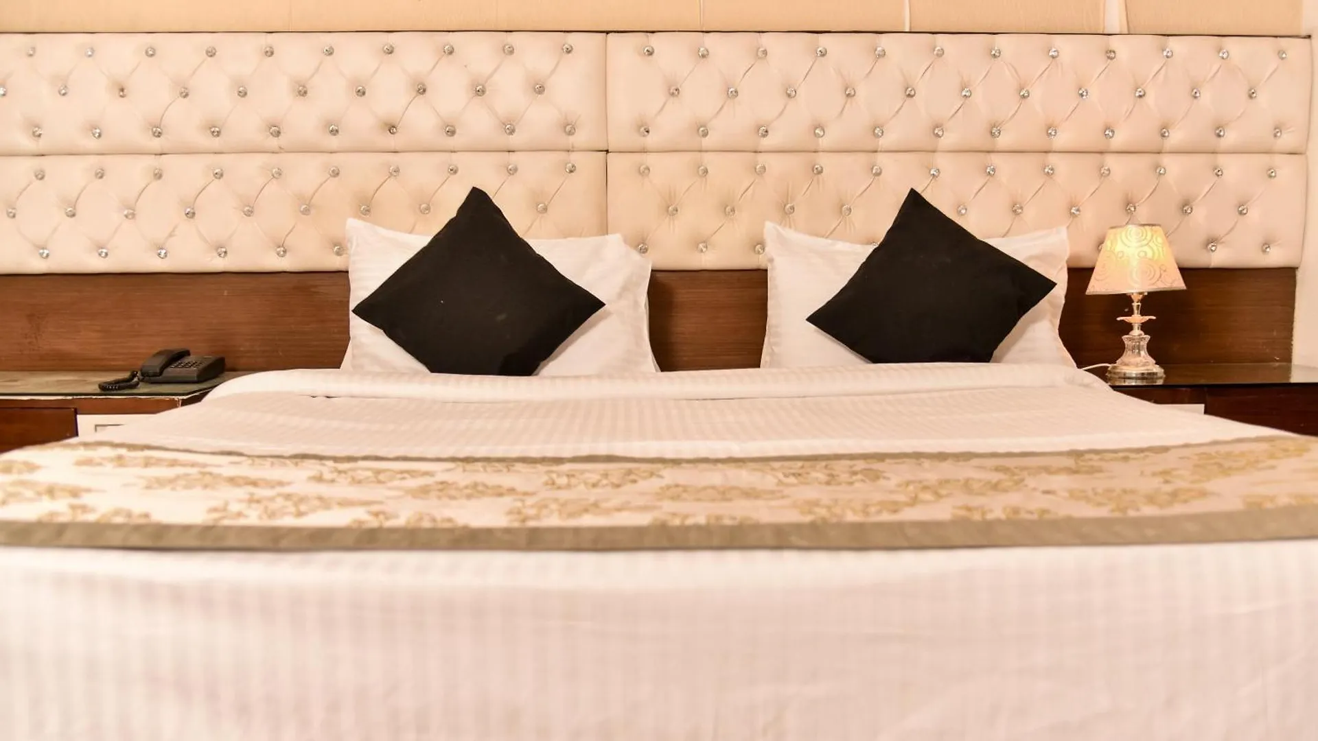 Hotel Lyf Corporate Suites - Near Igi Airport New Delhi