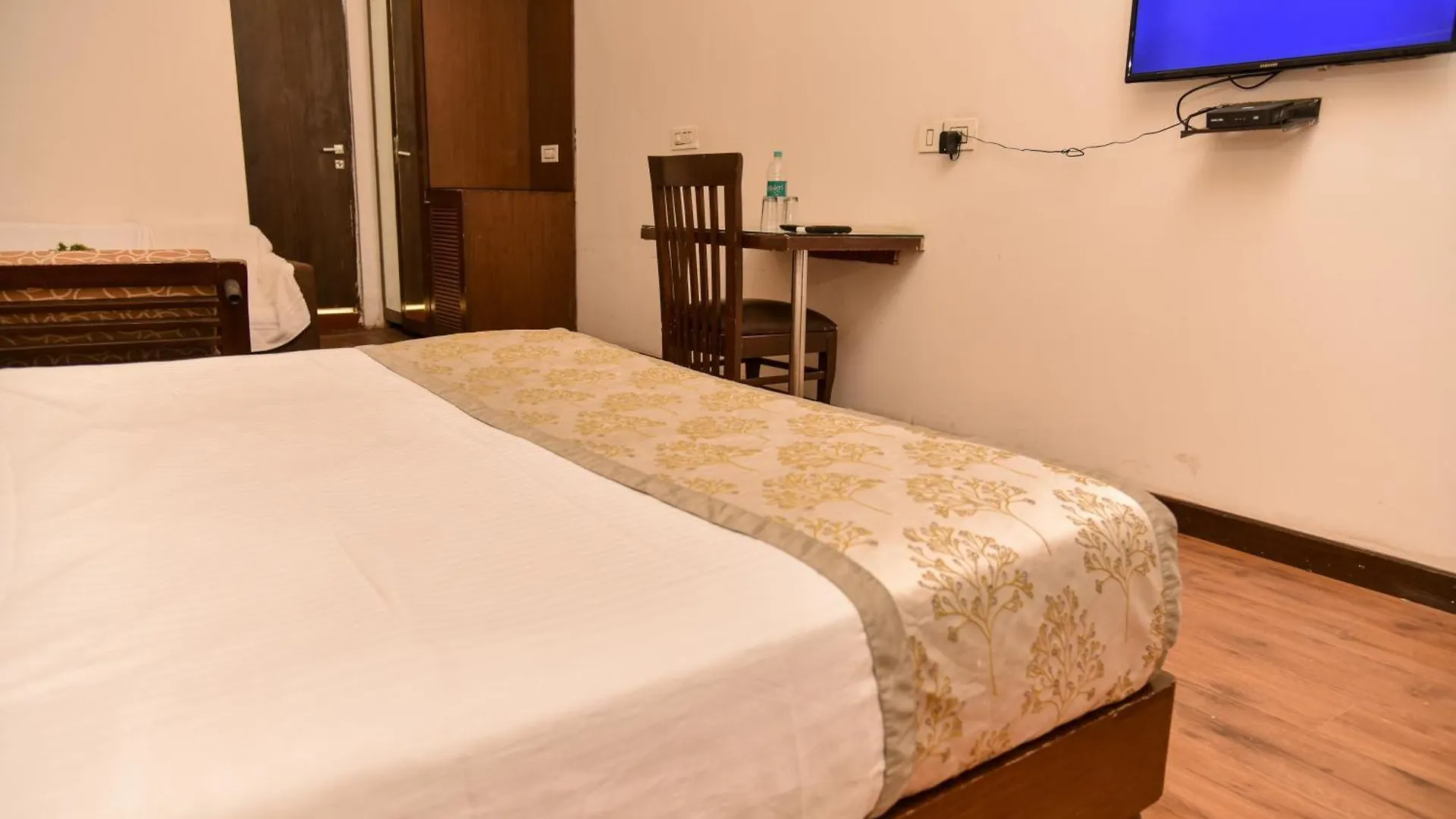 Hotel Lyf Corporate Suites - Near Igi Airport New Delhi