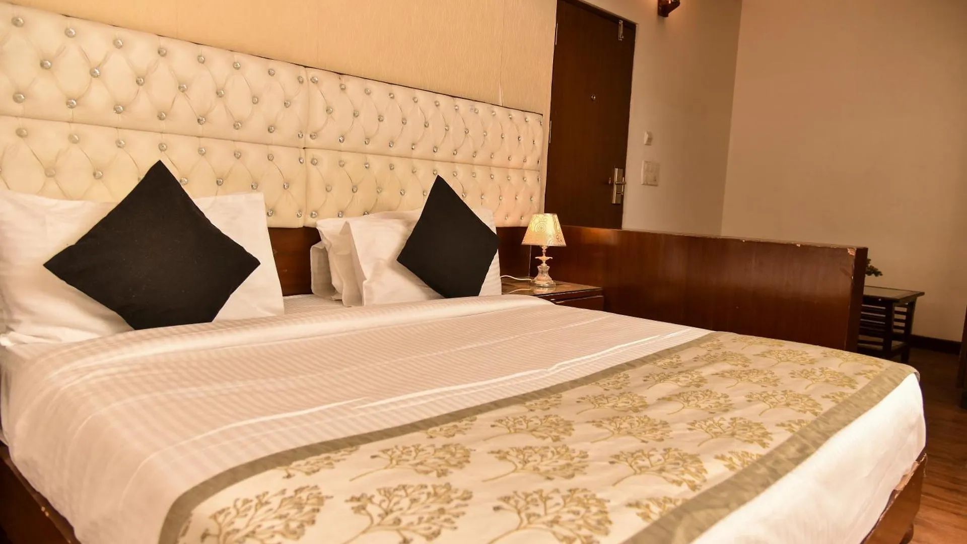 ***  Hotel Lyf Corporate Suites - Near Igi Airport New Delhi India