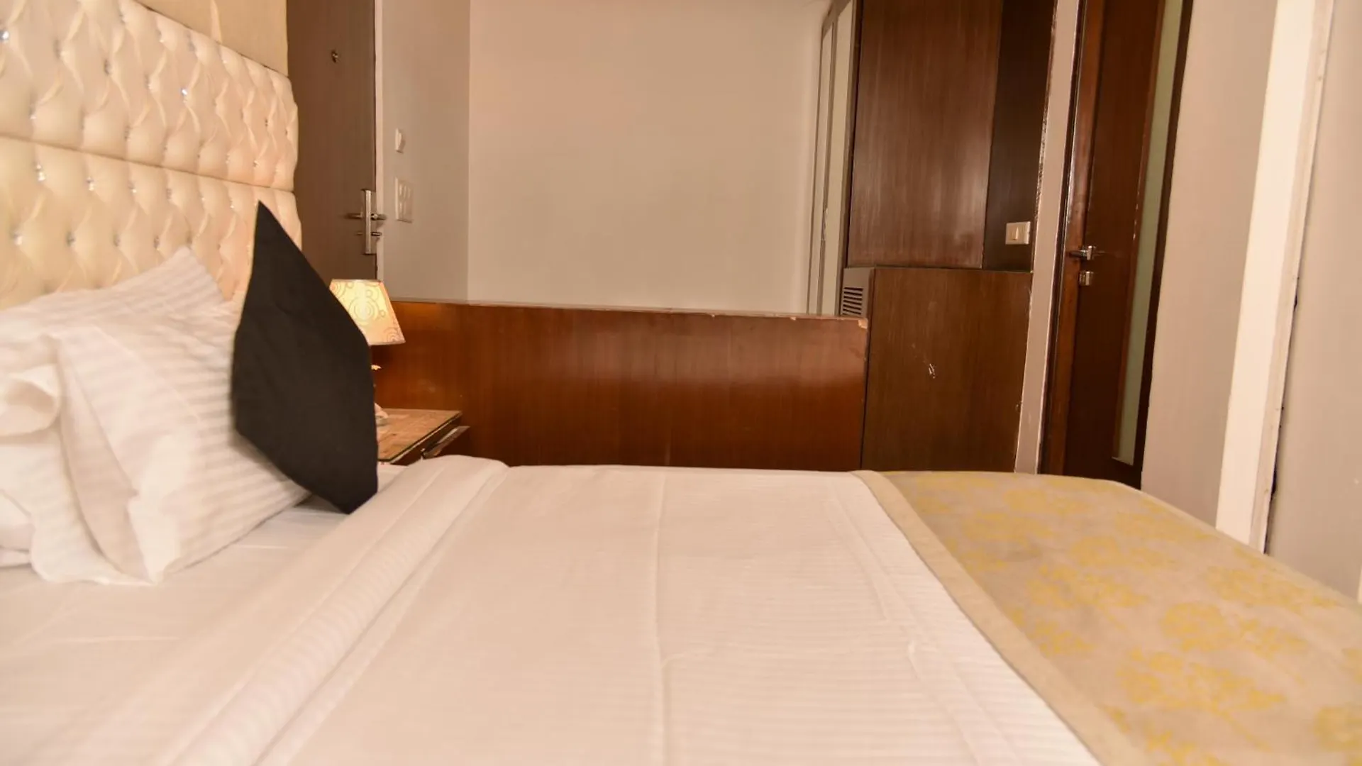 Hotel Lyf Corporate Suites - Near Igi Airport New Delhi