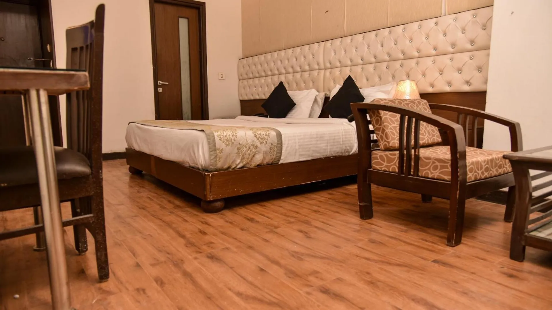 Hotel Lyf Corporate Suites - Near Igi Airport New Delhi